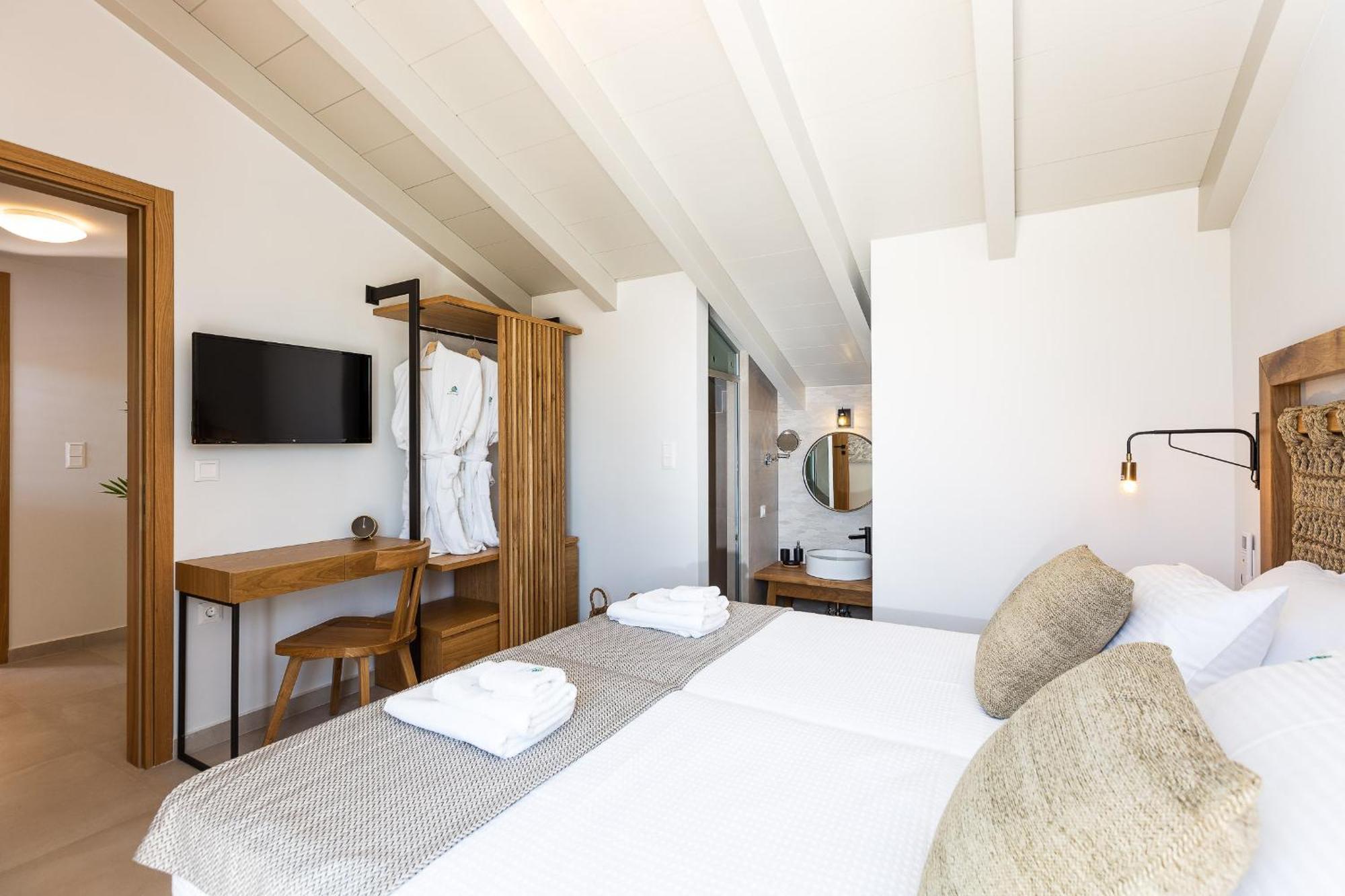Vasilios Villa, With Pool, Gym & Close To Beach, By Thinkvilla Loutra Extérieur photo