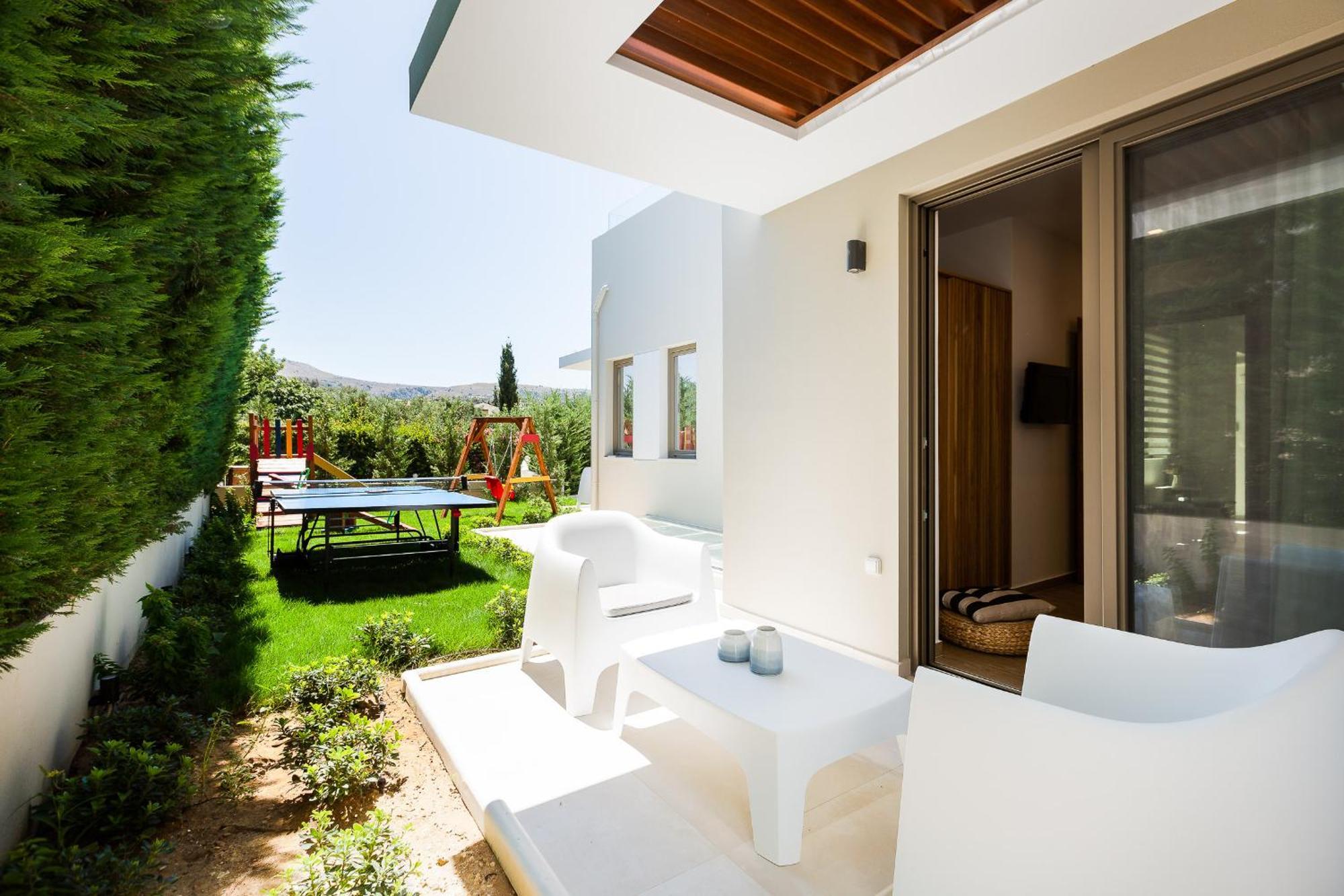 Vasilios Villa, With Pool, Gym & Close To Beach, By Thinkvilla Loutra Extérieur photo